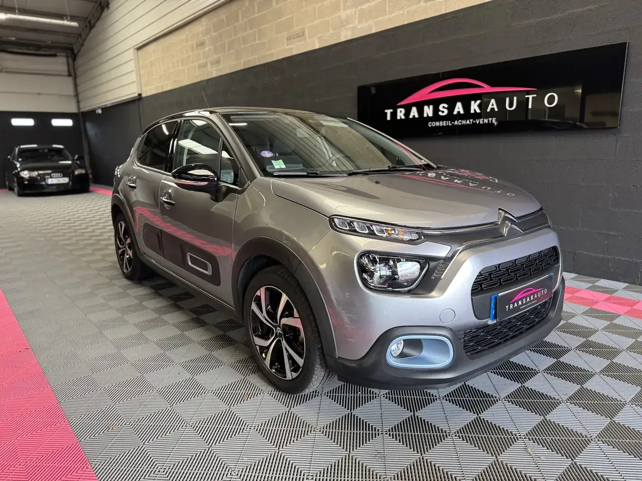 Citroen C3 Elle 1.2 Puretech S EAT6 110CV — photo 1 of 40