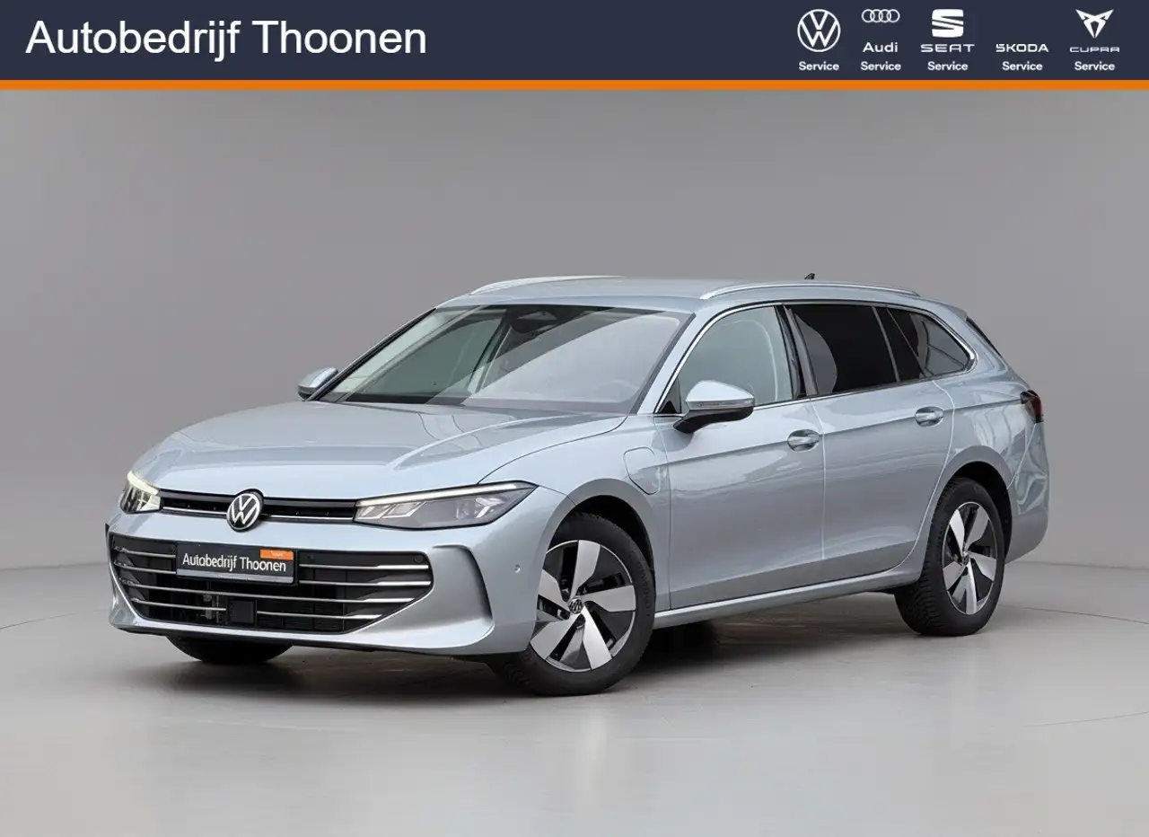 Volkswagen Passat Variant 1.5 eHybrid Business | Trekhaak | HUD | Camera — photo 1 of 40