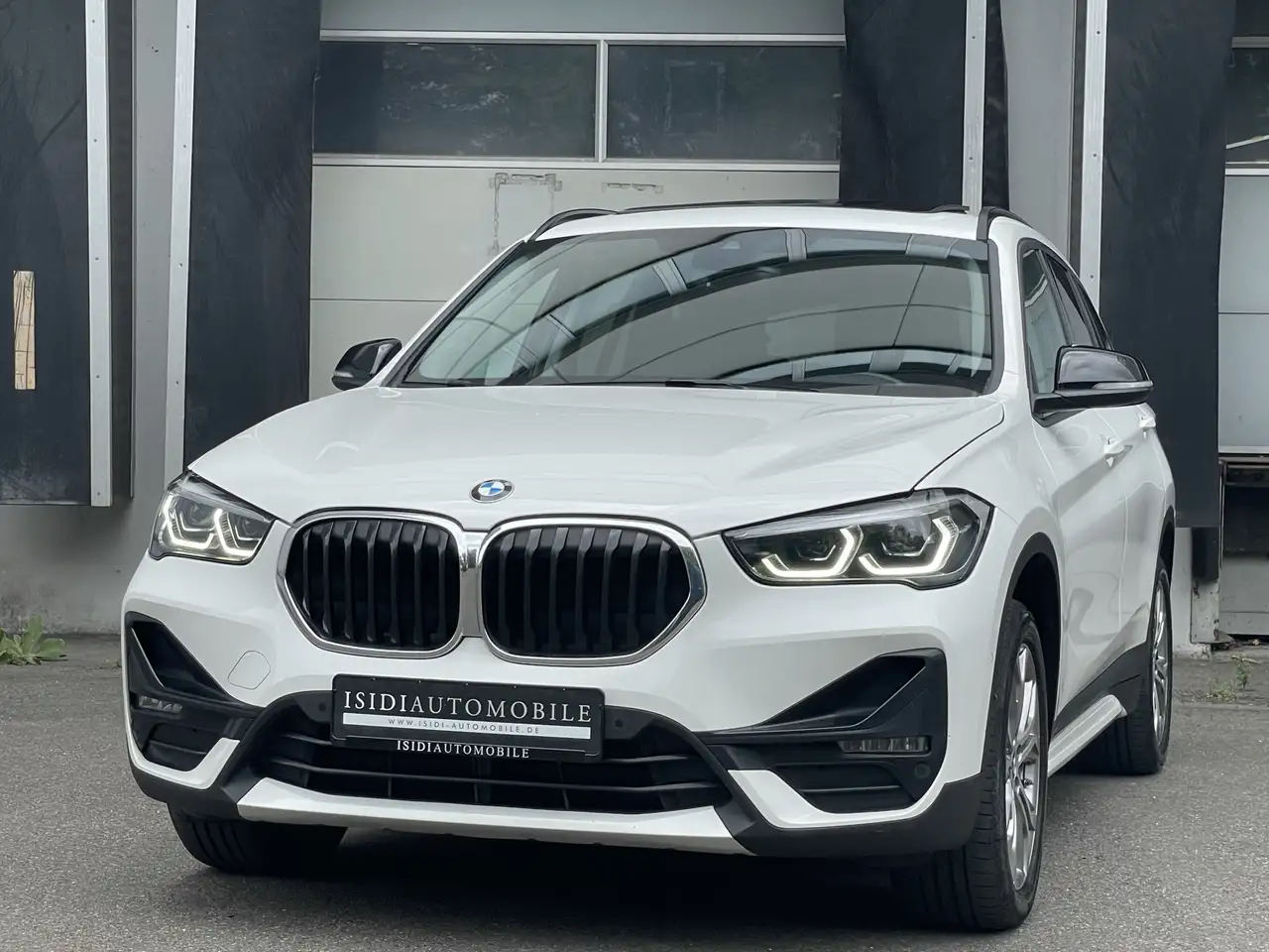 BMW X1 sDrive18d Sport Line LED Pano Rü-Kamera AHK — photo 1 of 40