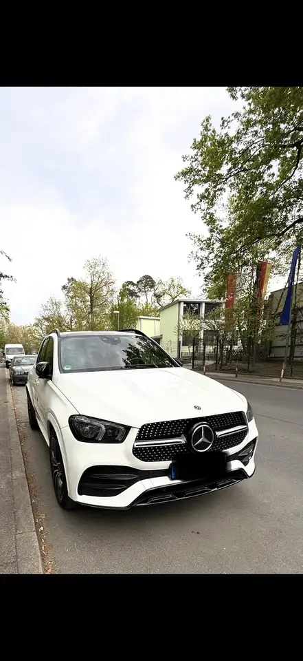 Mercedes-Benz GLE 580 4Matic 9G-TRONIC AMG Line — photo 1 of 20