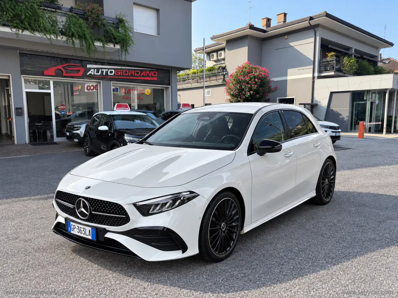Mercedes-Benz A 180 A 250 Aut. 4Matic 4p. Prem. Pl. AMG Line — photo 1 of 4