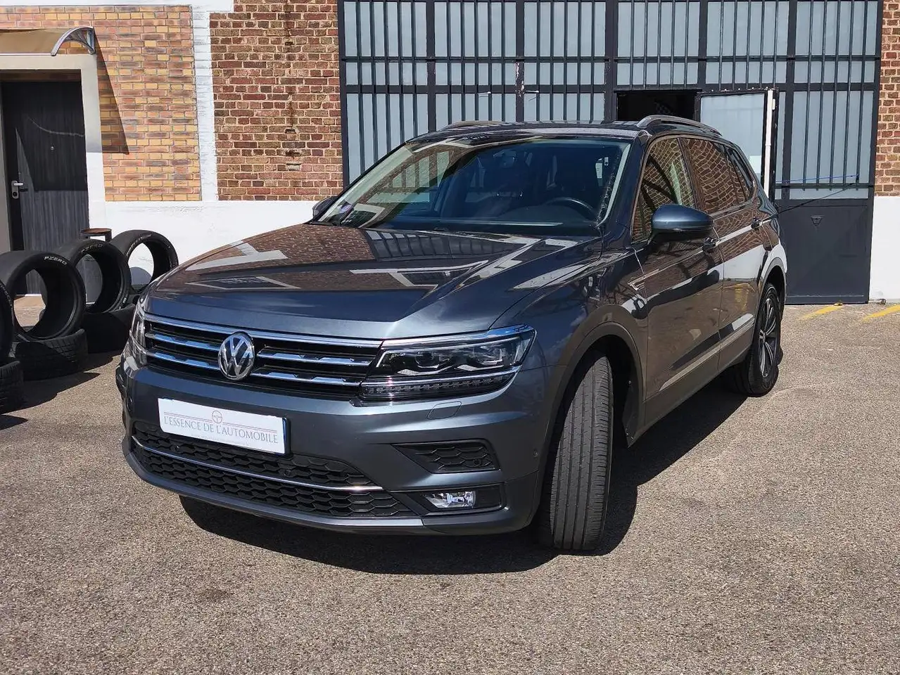 Volkswagen Tiguan Allspace 1.5 TSI EVO DSG7 CARAT EXCLUSIVE — photo 1 of 33