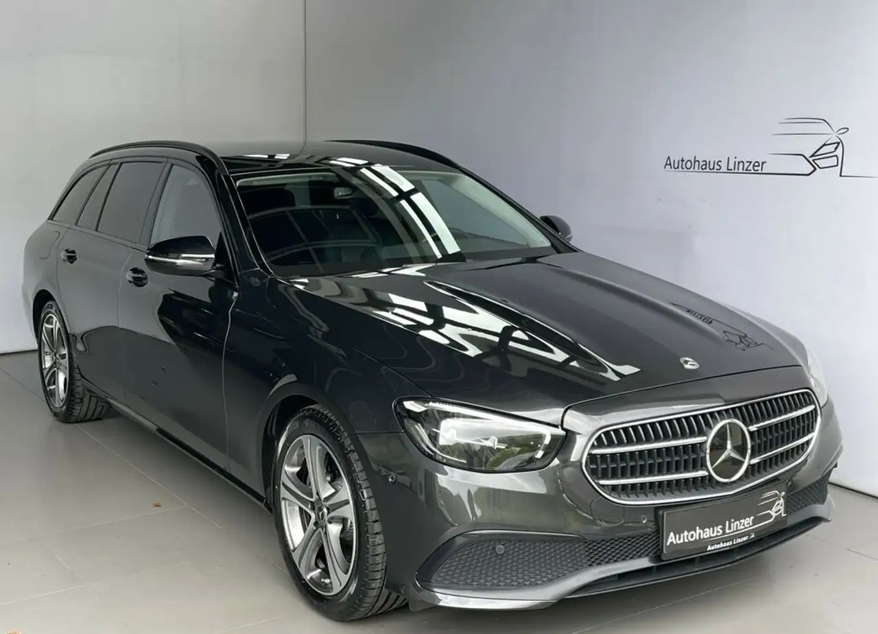 Mercedes-Benz E 220 d 4Matic *LED*ACC*AHK*Sportsitze*Kamera*DAB* — photo 1 of 32