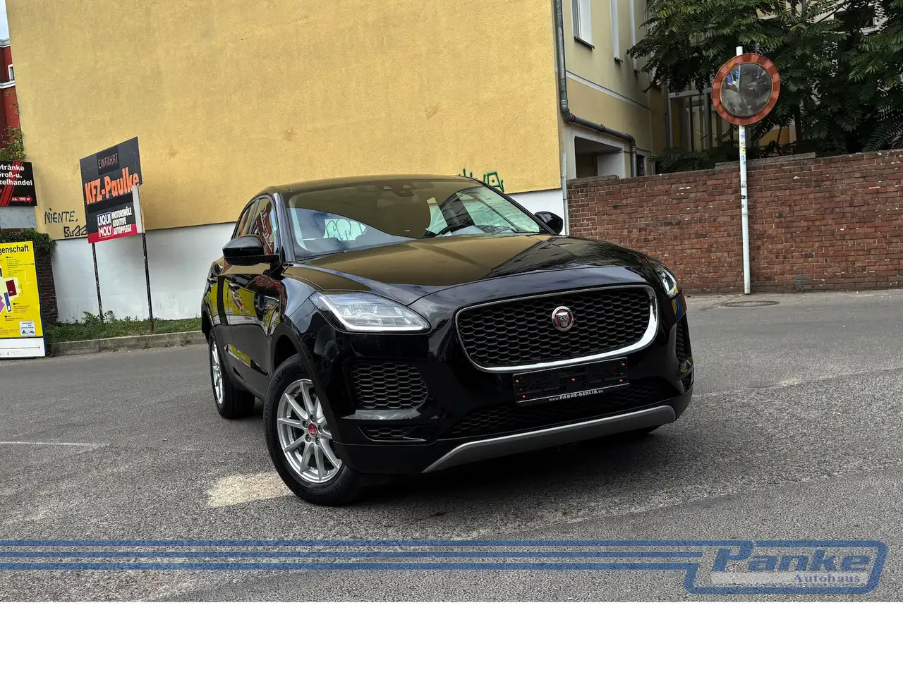 Jaguar E-Pace LED*R-Cam*Navi*Car-play*SHZ*Tempo — photo 1 of 15
