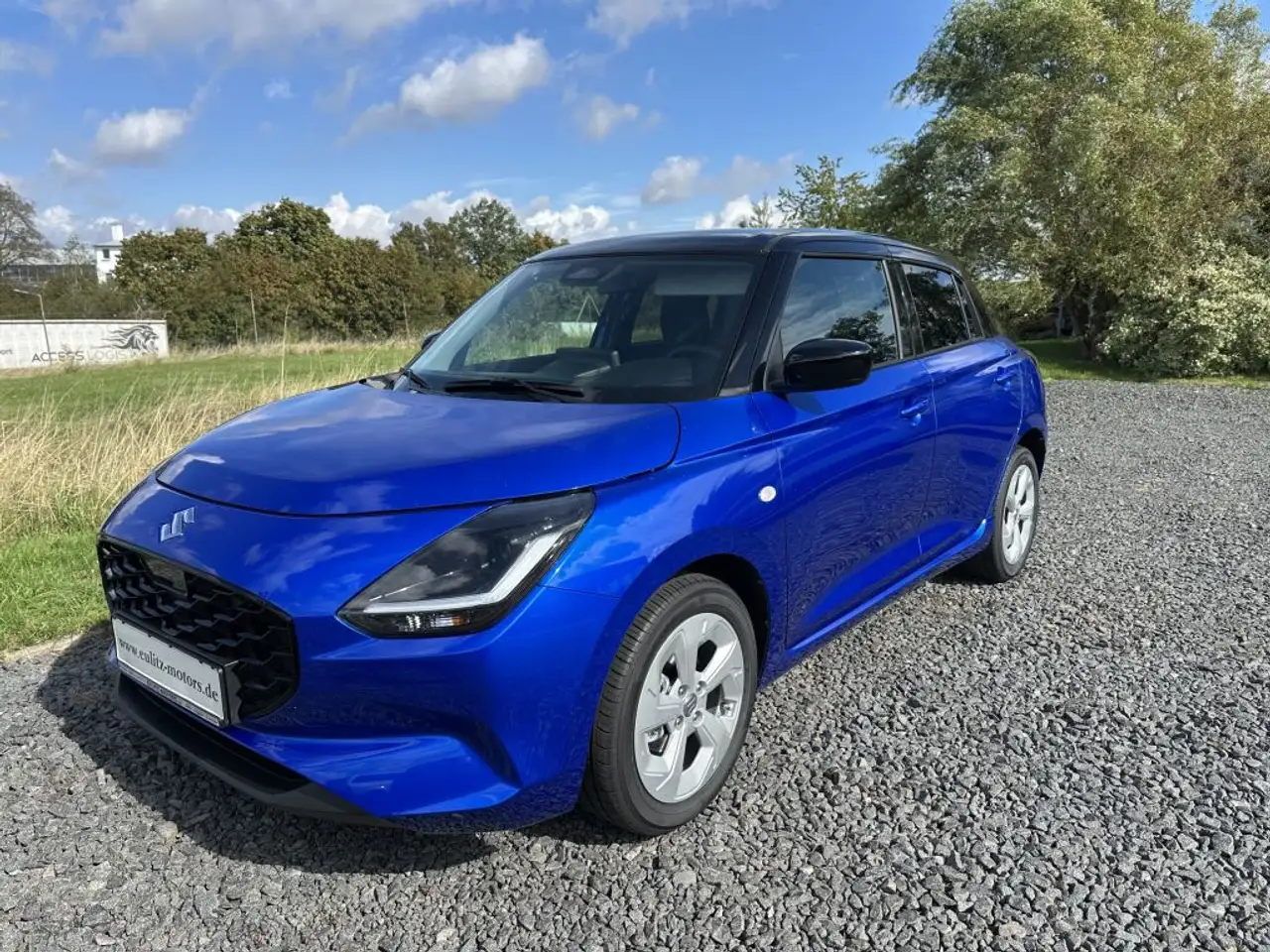 Suzuki Swift 1.2 Hybrid MT Comfort (UZ) — photo 1 of 15