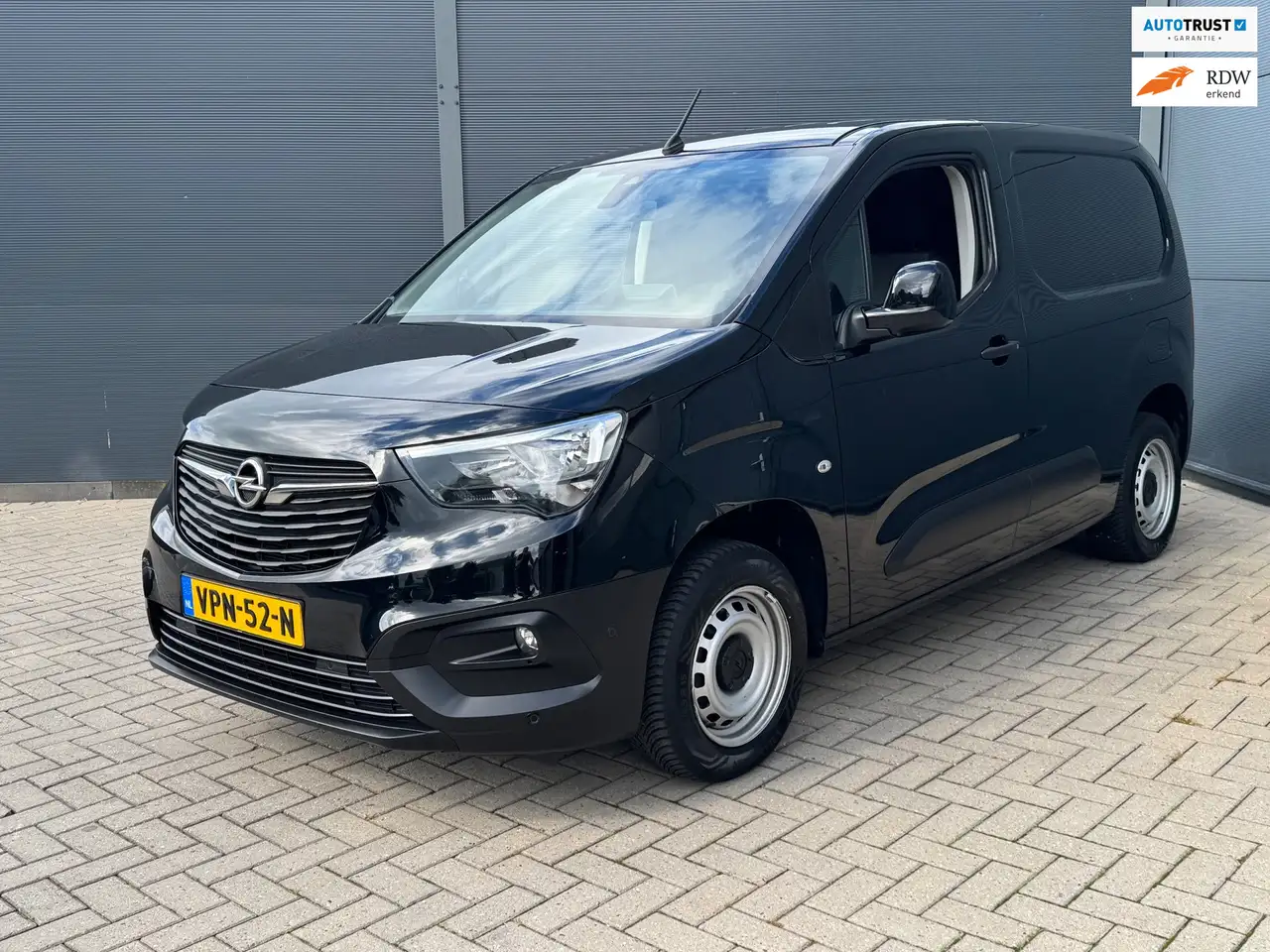Opel Combo 1.5D L1H1 / Camera / Carplay / 3 Zits / Trekhaak / — photo 1 of 18