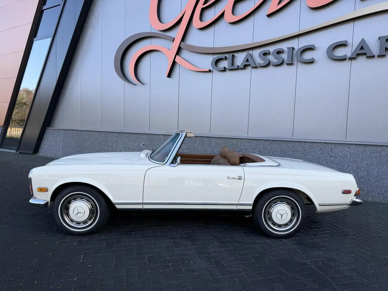 Mercedes-Benz SL 280 W113 Pagode — photo 1 of 15
