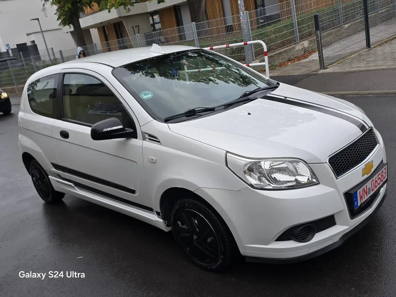 Chevrolet Aveo Basis — photo 1 of 10
