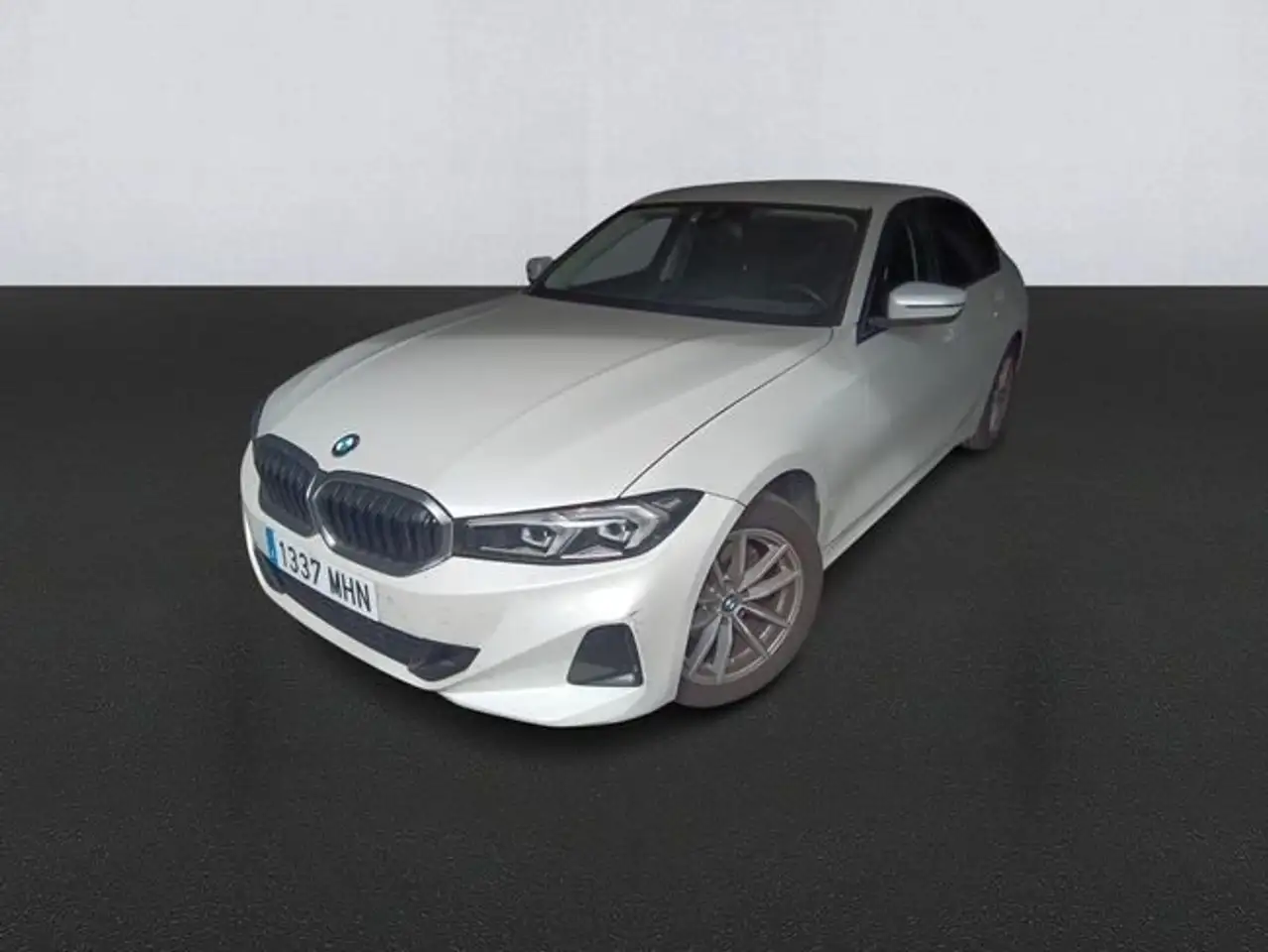 BMW 320 320iA — photo 1 of 8