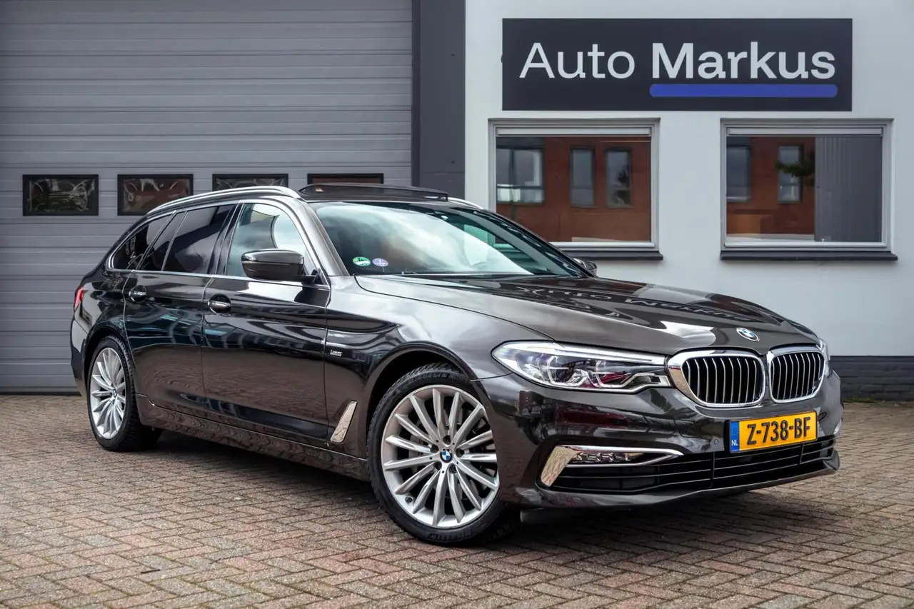 BMW 530 5-serie Touring 530i xDrive Luxury Line|Pano|4WS|S — photo 1 of 40