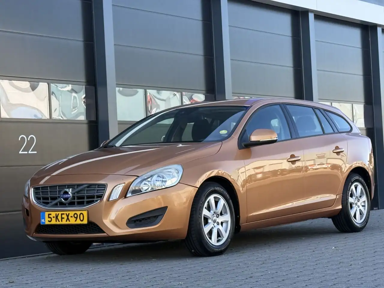 Volvo V60 V-60 1.6 D2 Navi Clima PDC — photo 1 of 10