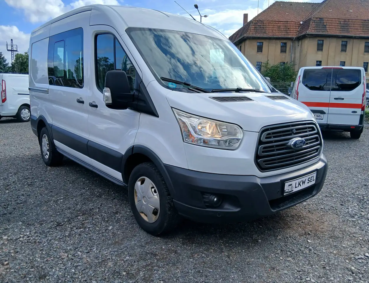Ford Transit 350 L2 Trend — photo 1 of 21