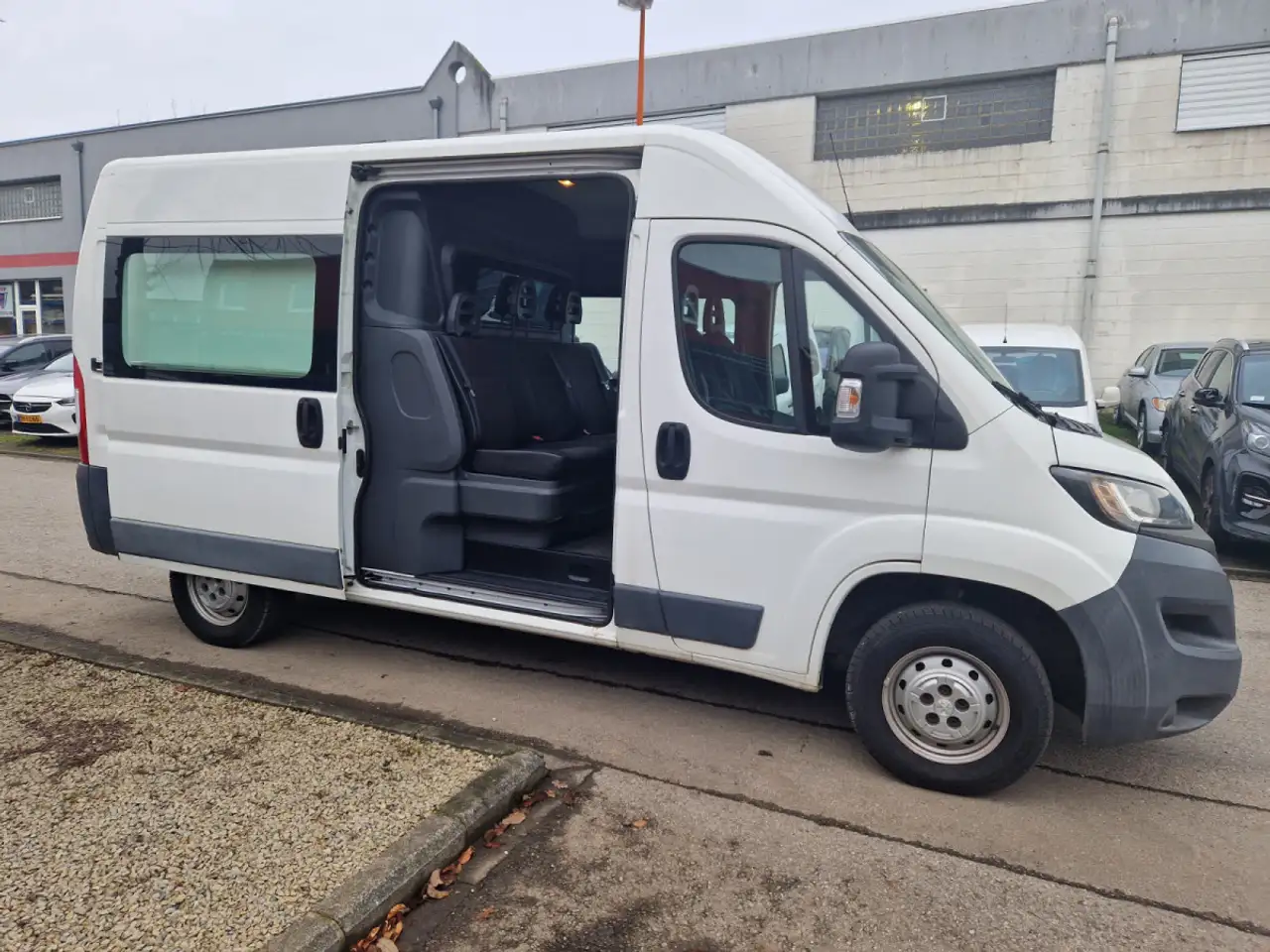 Peugeot Boxer 2.0 Hdi 130 CV Double Cabine 6 Places Garant — photo 1 of 17
