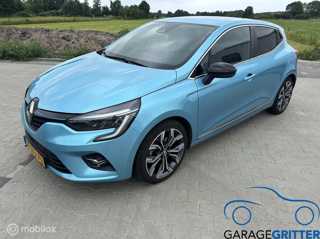 Renault Clio 1.6 E-Tech Hybrid 140 Intens — photo 1 of 13