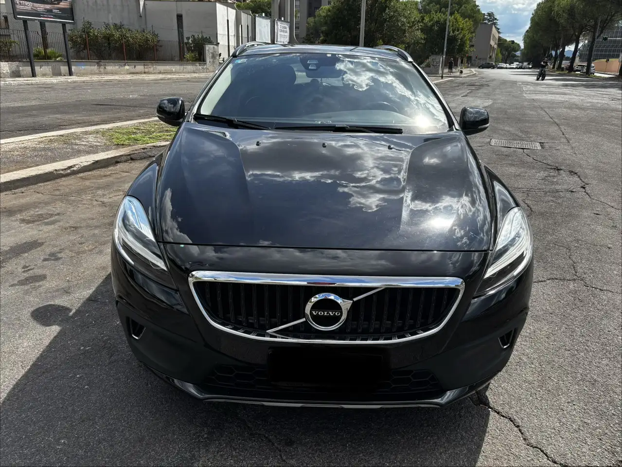 Volvo V40 Cross Country 2.0 d2 Business Plus geartronic my19 — photo 1 of 12
