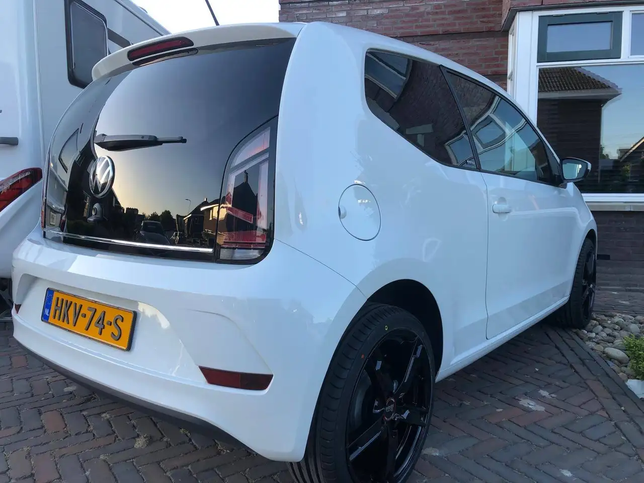 Volkswagen up! United 17 inch Soundsystem Stoelverw. Winterpakket DAB Full Options — photo 1 of 22