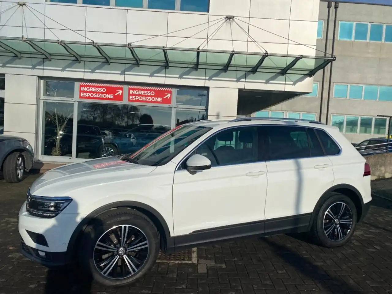 Volkswagen Tiguan 2.0 TDI SCR DSG HIGLINE BlueMotion Technology — photo 1 of 12