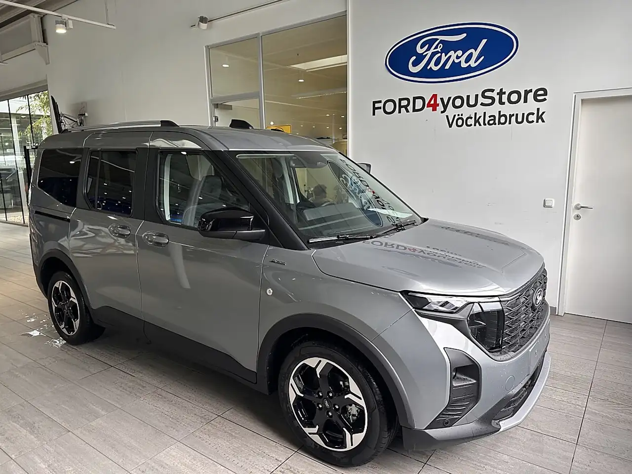 Ford Tourneo Courier 1,0 EcoBoost Active — photo 1 of 15