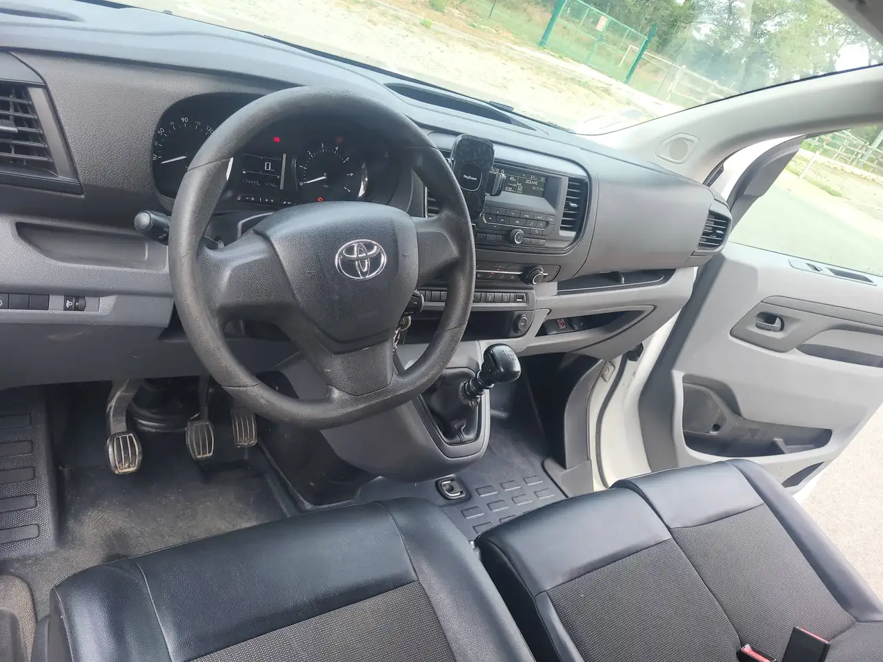 Toyota Proace PROACE MEDIUM 115 D-4D BVM6 DYNAMIC — photo 1 of 8