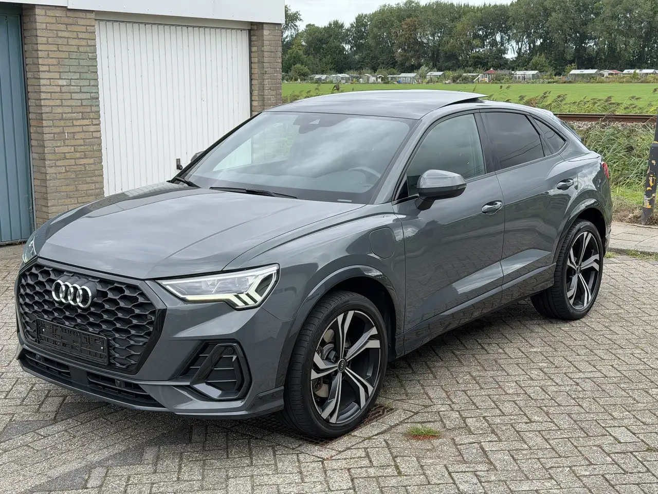 Audi Q3 45 TFSI e 3x S Edition PANO/MATRIX/20”/CAMERA/ACC — photo 1 of 20