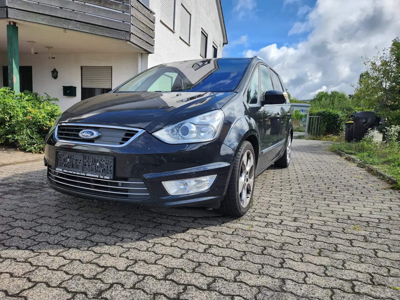 Ford Galaxy Titanium — photo 1 of 13