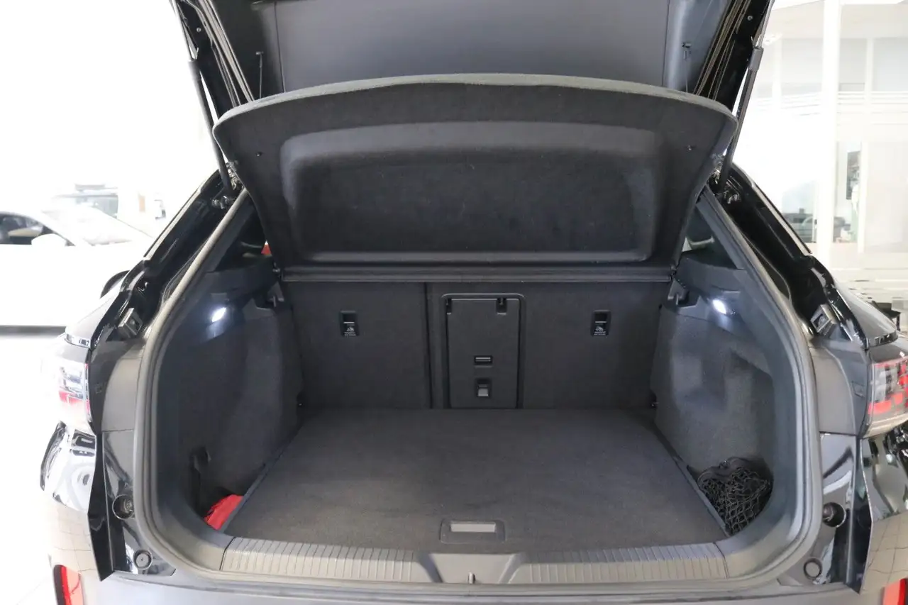 2023 Volkswagen ID.4 GTX 220 kW 4M DCC AHK Pano Matrix STHZ, photograph 8