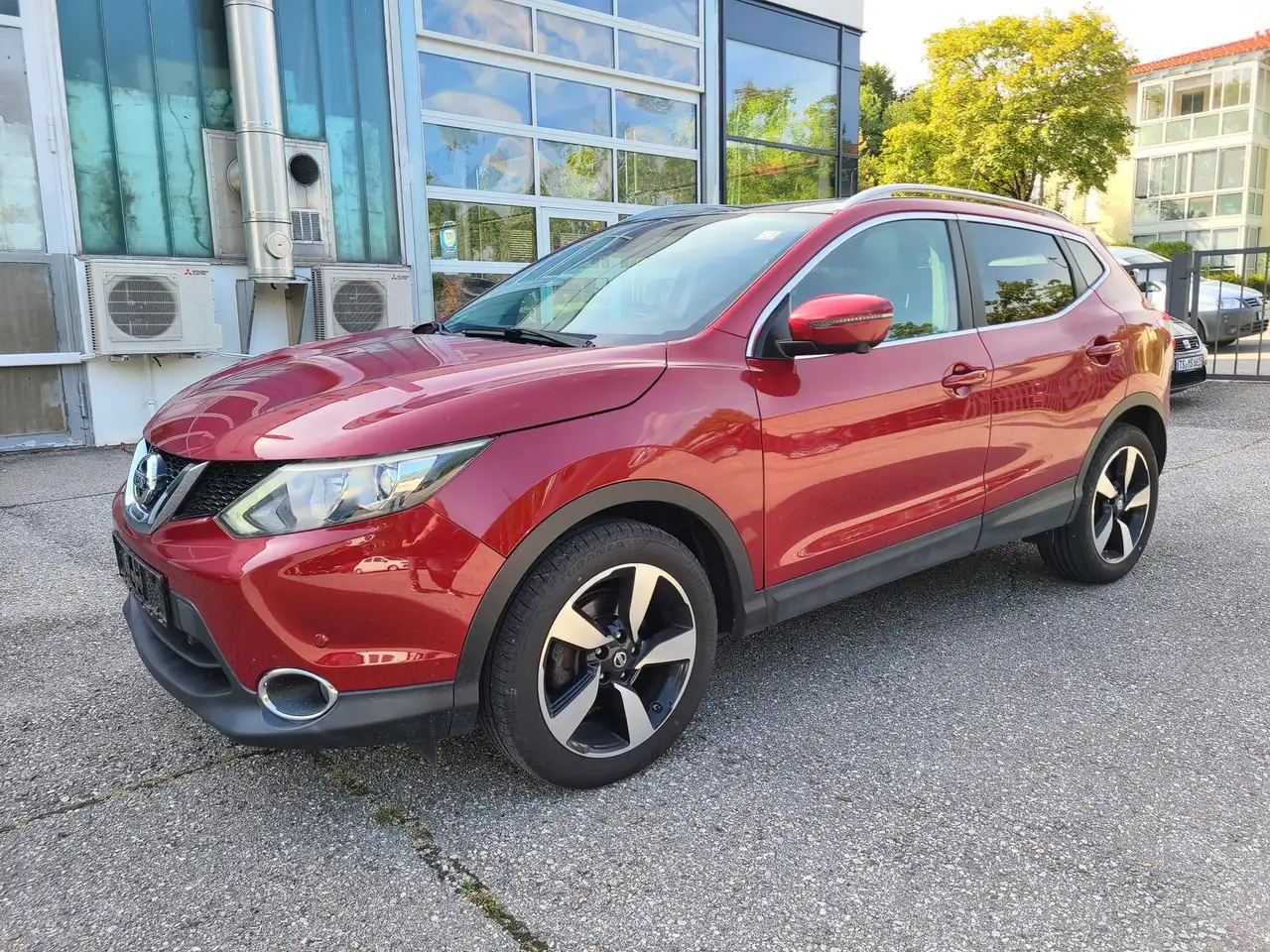 Nissan Qashqai 1.2 N-Connecta AHK Pano AreaView Navi — photo 1 of 23