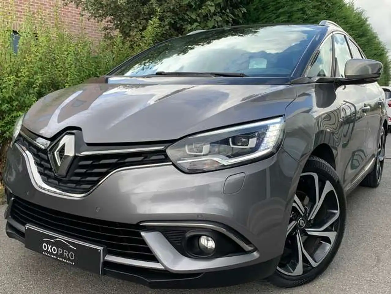 Renault Scenic 1.6 DCI Bose Edition 160CV / 7 PLACES / BOITE AUTO / FULL OPTIONS / GRAND ECRAN / LED / TOIT PANO / MASSAGE / 7.0 — photo 1 of 37