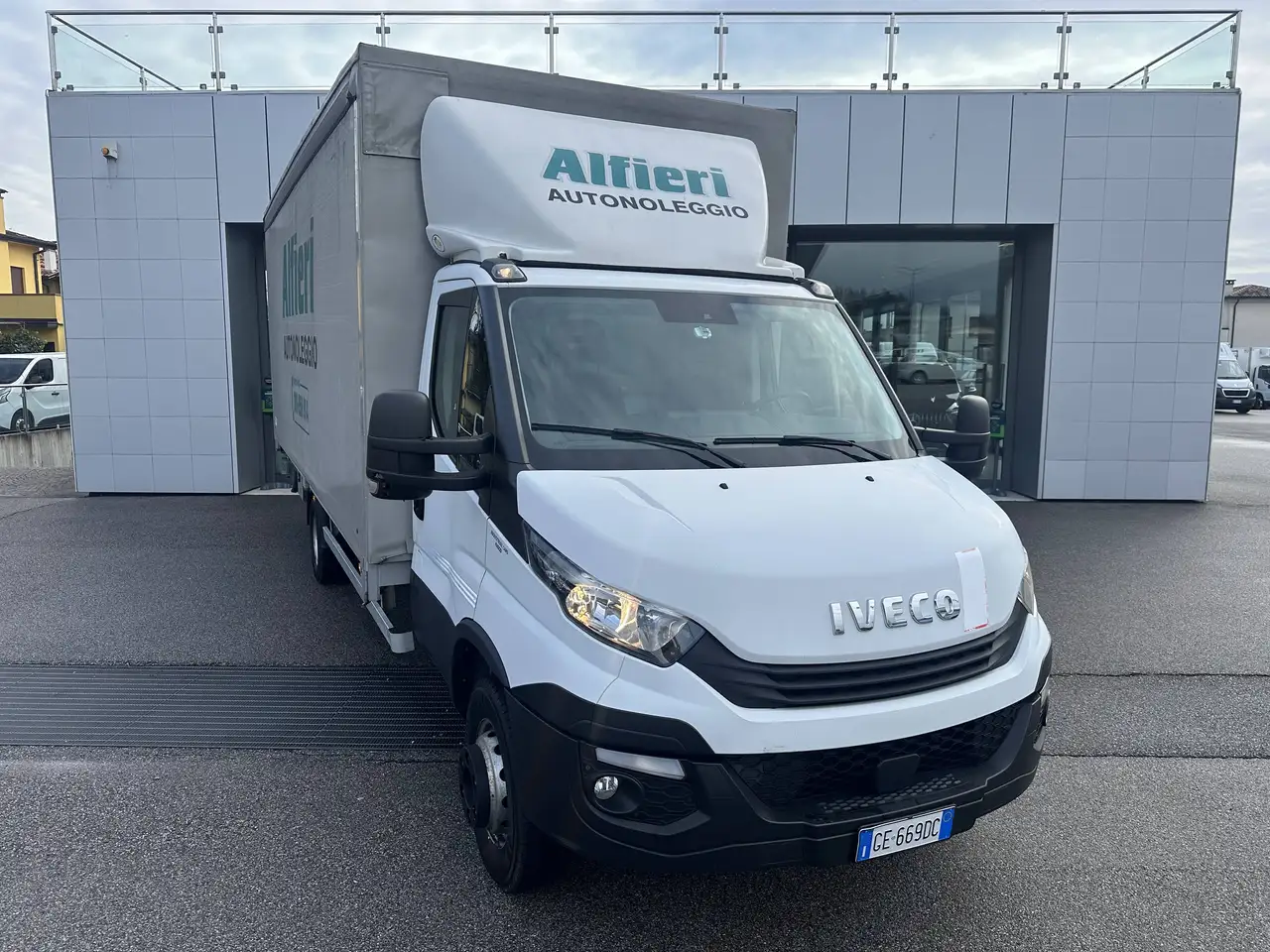 Iveco Daily 60C18 E6B Cen Reg Porte Post 6200x2300x2850kg2460 — photo 1 of 15