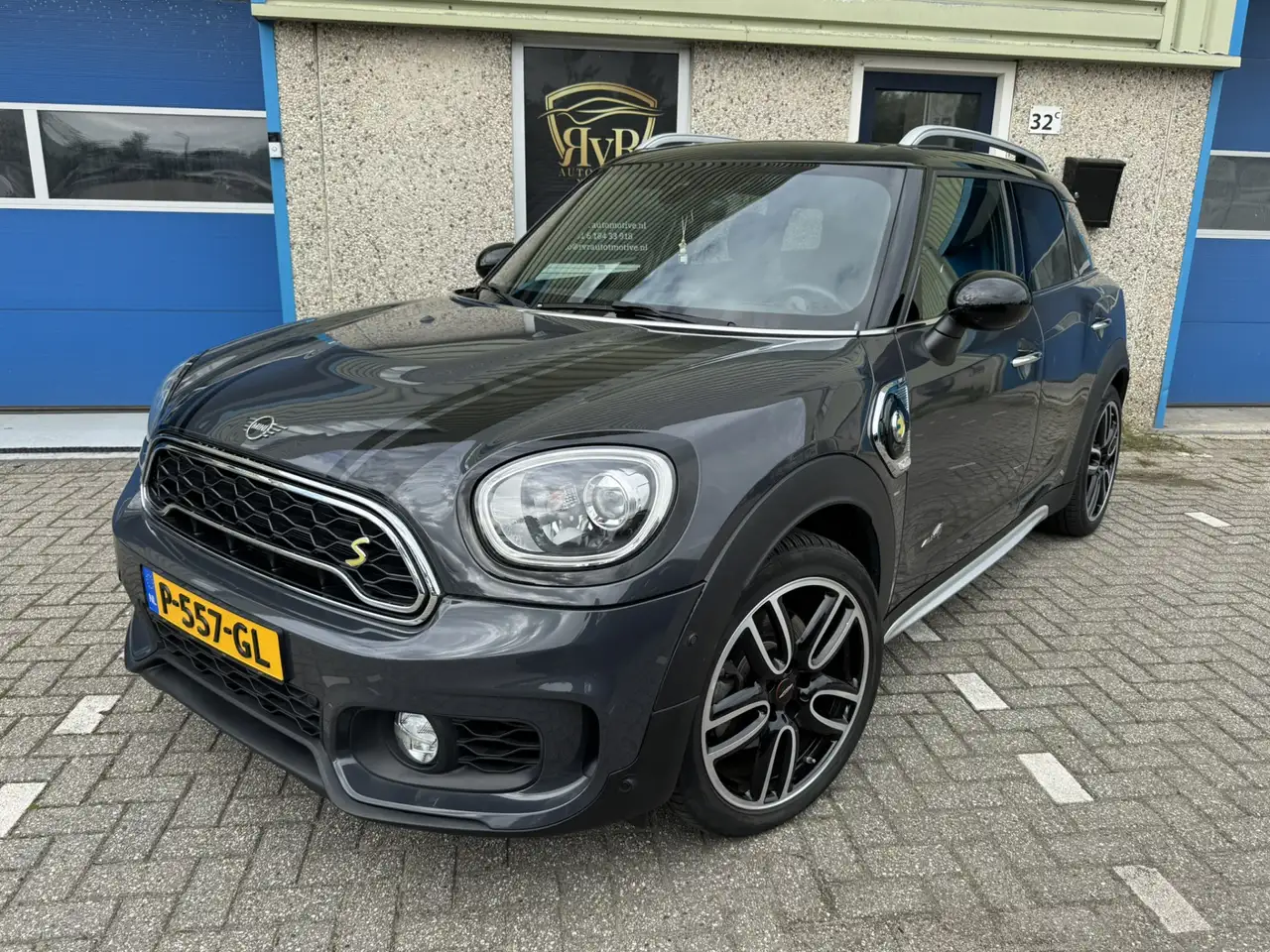 MINI Cooper SE Countryman 1.5 ALL4 JCW JOHN COOPER WORKS — photo 1 of 22