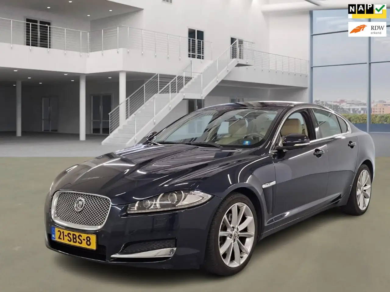 Jaguar XF 2.2D — photo 1 of 20