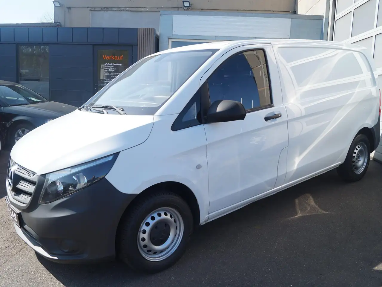 Mercedes-Benz Vito 111 CDI Kasten AHK Rückfahrtkamera 2 Hand — photo 1 of 32
