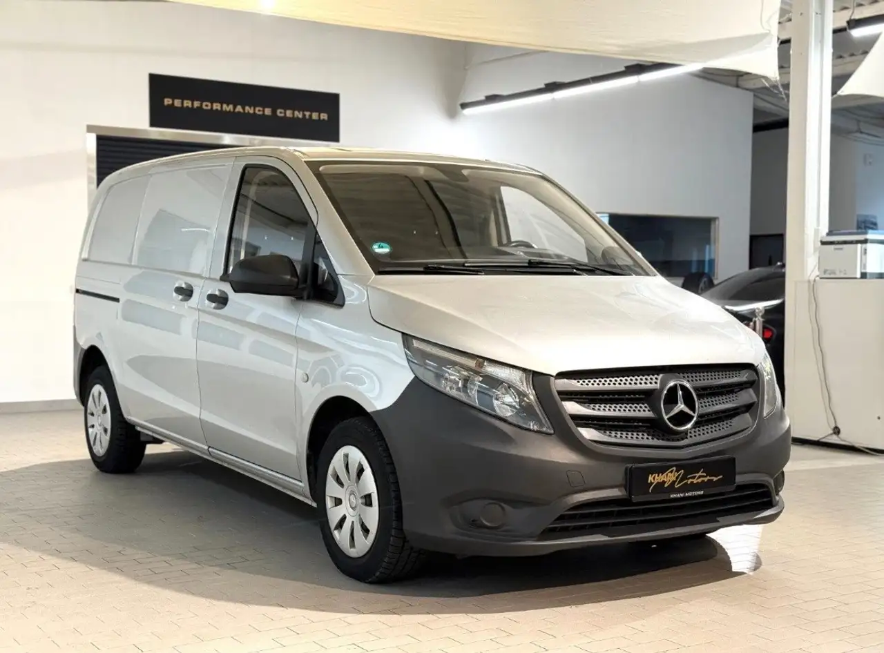Mercedes-Benz Vito Vito Furgón 111CDI Compacta — photo 1 of 18