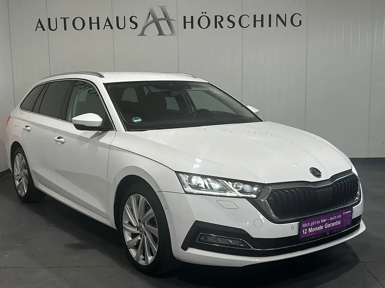 Skoda Octavia Combi 2,0 TDI Style DSG//HEAD-UP//AMBIENTE//TOT... — photo 1 of 36