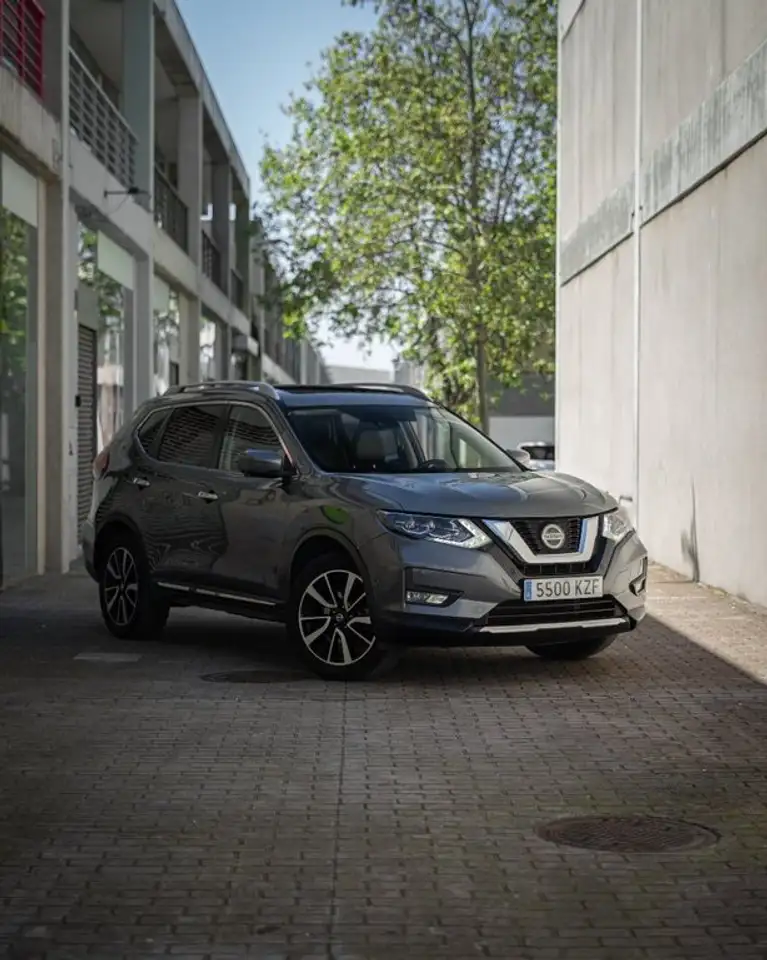 Nissan X-Trail 1.7 dCi Tekna 4x2 7 pl. — photo 1 of 37