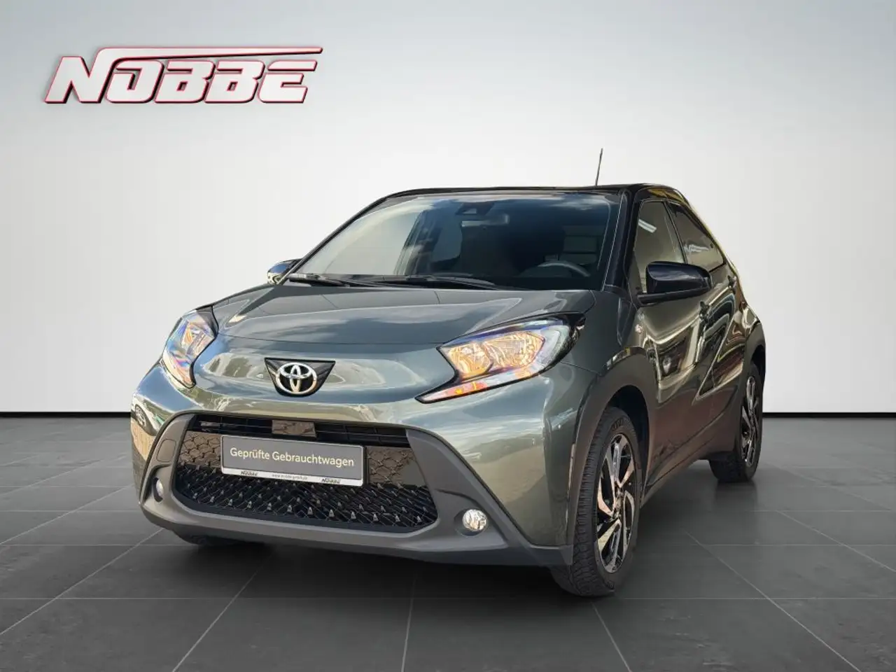Toyota Aygo X S-CVT Pulse — photo 1 of 17