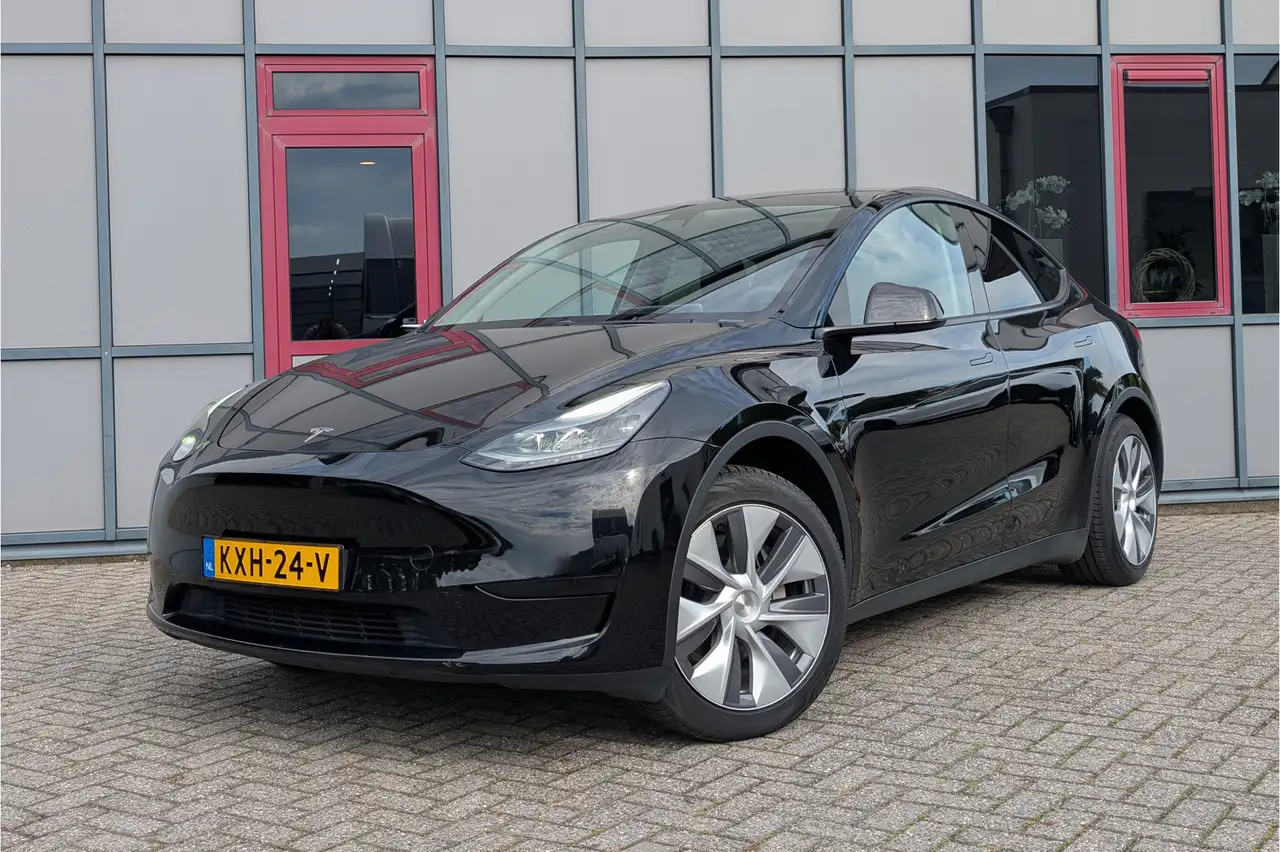 Tesla Model Y RWD 58kWh LFP Warmtepomp — photo 1 of 37