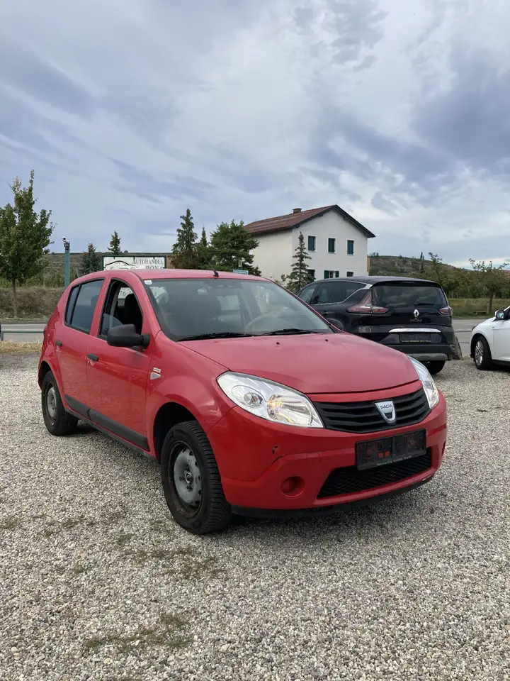 Dacia Sandero 1.2 16V — photo 1 of 13