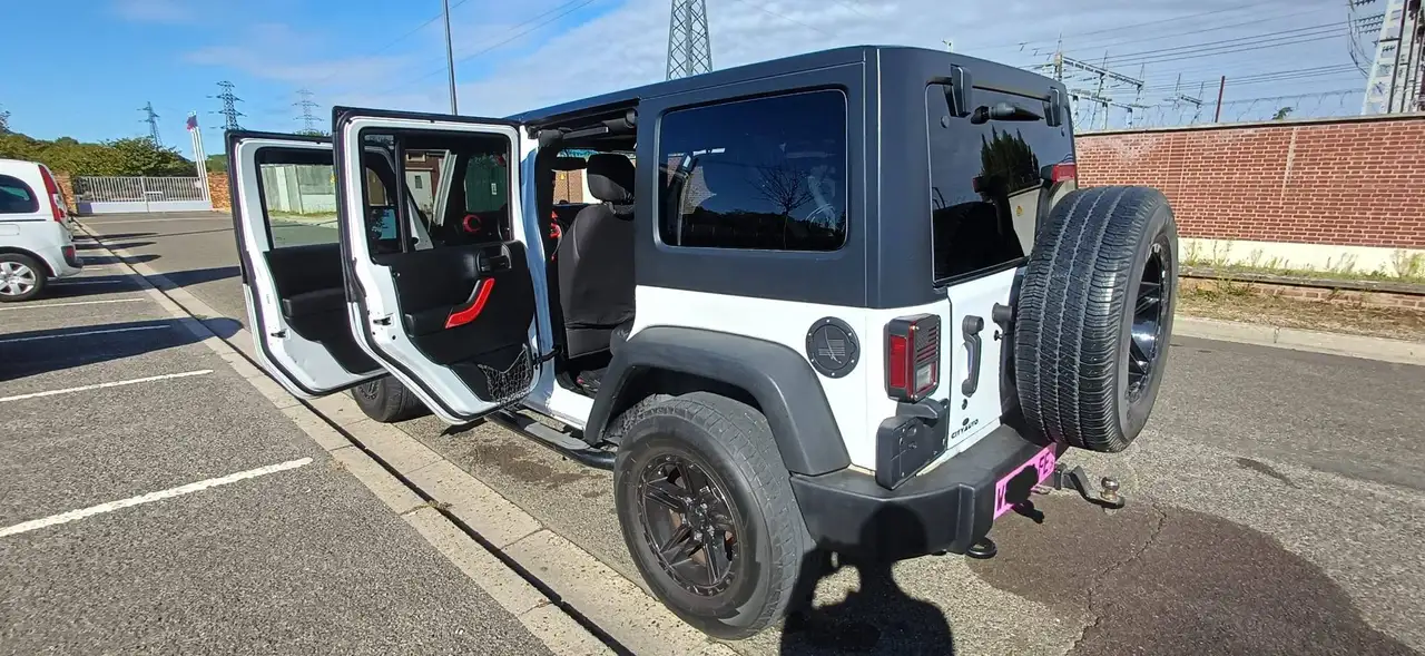 2017 Jeep Wrangler Wrangler V6 3.6 Pentastar 284 Unlimited-4x4 Command Trac BVA Night Eagle, photograph 9