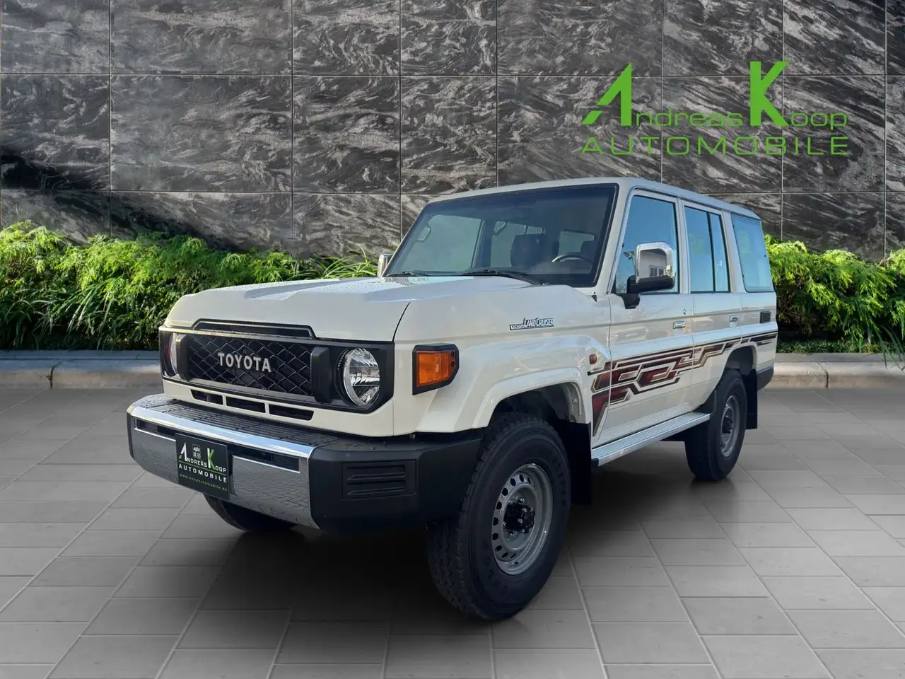 Toyota Land Cruiser GRJ 76 4,0i V6 Euro-6e 4x4 SOFORT — photo 1 of 15
