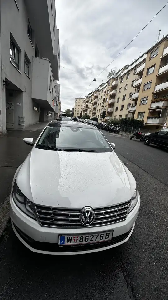 Volkswagen CC Sky Blue 2,0 TDI DPF DSG — photo 1 of 11