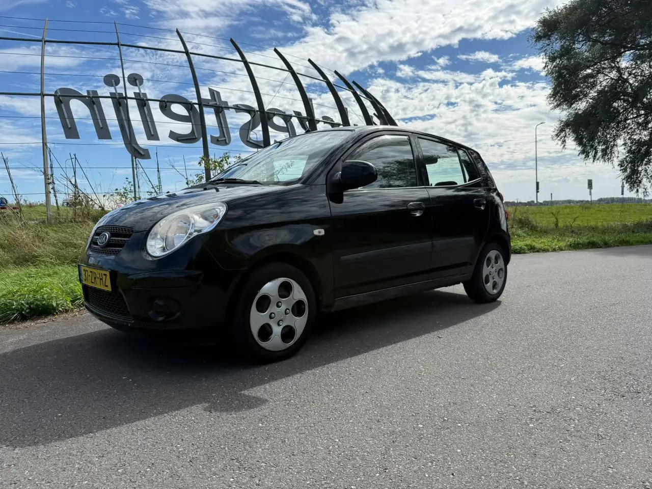 Kia Picanto Picanto 1.0 X-tra — photo 1 of 9