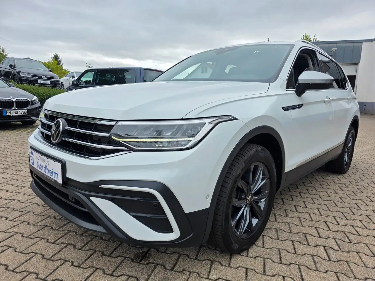 Volkswagen Tiguan Allspace Tiguan 2.0 TDI Allspace Life/ACC/Panorama — photo 1 of 24
