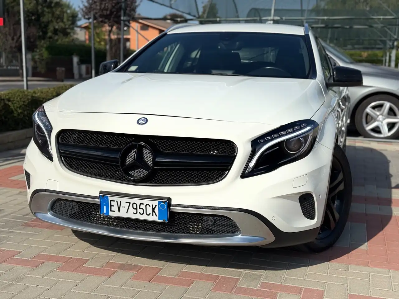 Mercedes-Benz GLA 200 GLA 200 CDI Automatic Sport — photo 1 of 18