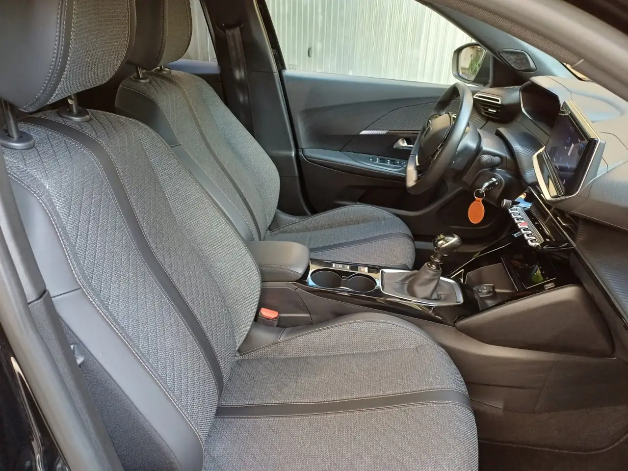 Peugeot 2008 PureTech 100 S&S Mod. Allure Aziendale Stellantis — photo 1 of 15