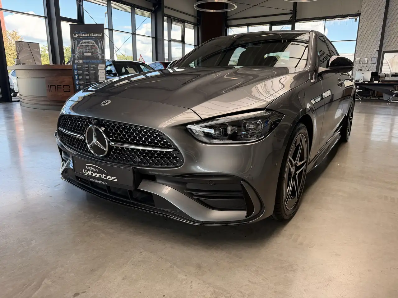 Mercedes-Benz C 200 AMG Line Keyless 360Gr. Distro Night Ambientenbele — photo 1 of 12