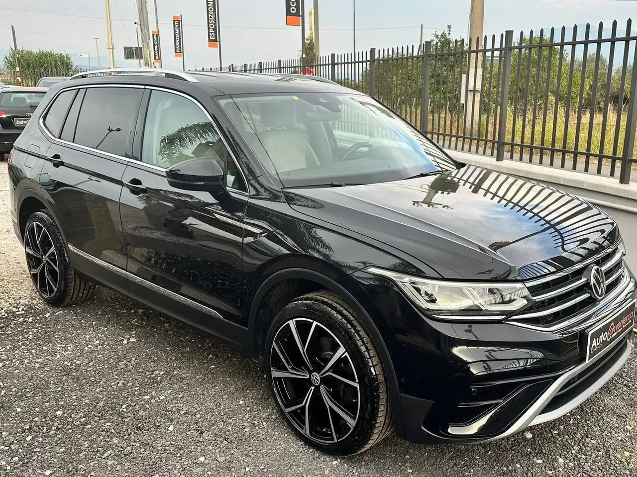 Volkswagen Tiguan Allspace — photo 1 of 10