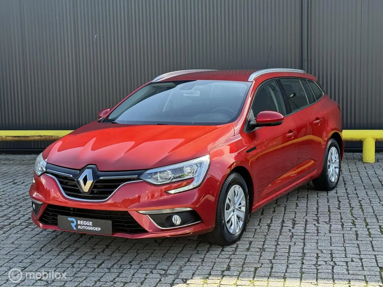 Renault Megane Estate 1.2 TCe Life NAVI | PDC | CRUISE — photo 1 of 21