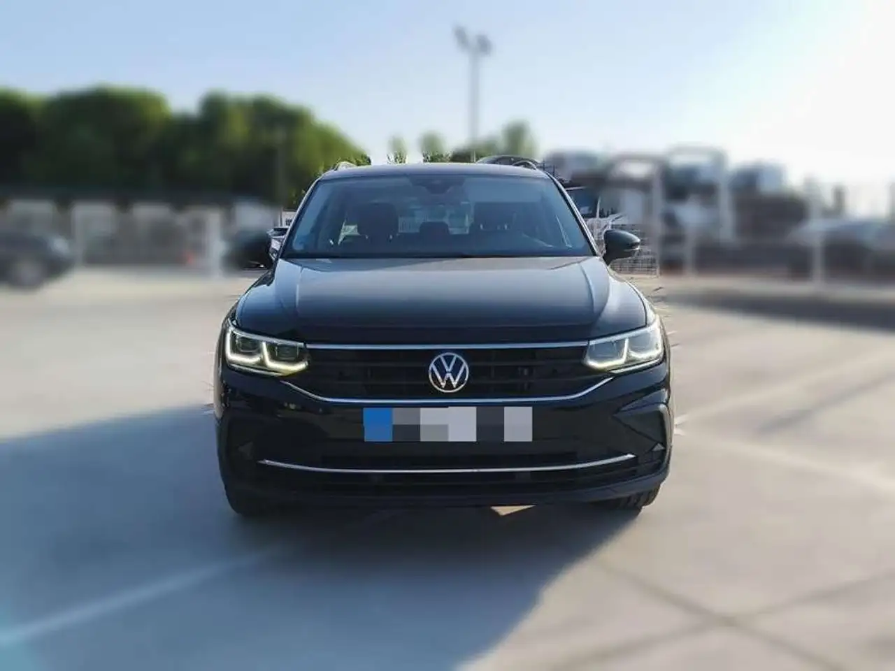 Volkswagen Tiguan 2.0TDI Life DSG 110kW — photo 1 of 26