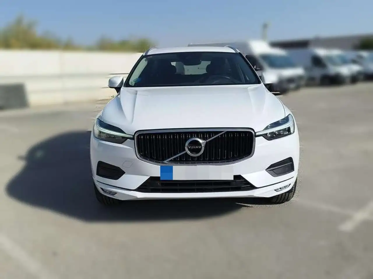 Volvo XC60 2.0 B4 D MOMENTUM PRO AUTO — photo 1 of 25